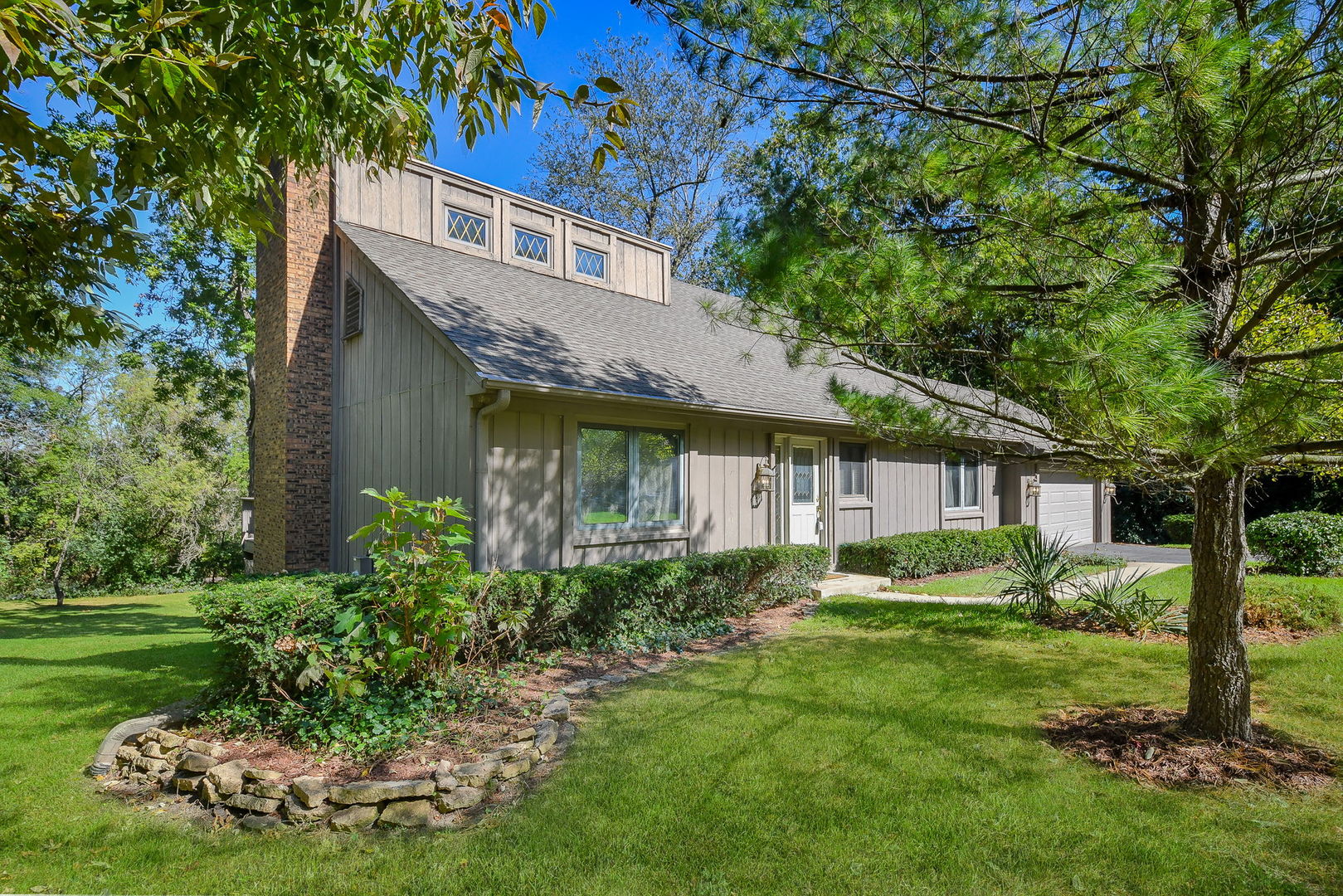 28W710 Indian Knoll Road West Chicago, IL 60185 - Photo 36 of 38 Gallery Image 36