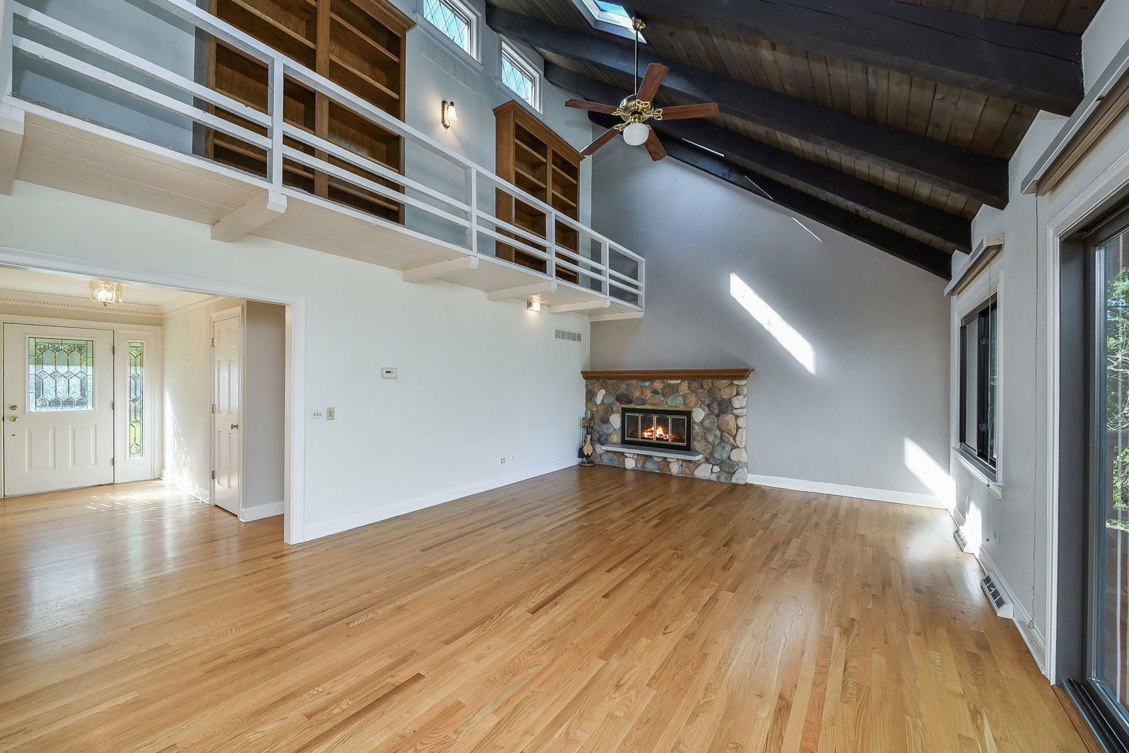 28W710 Indian Knoll Road West Chicago, IL 60185 - Photo 4 of 38 Gallery Image 4