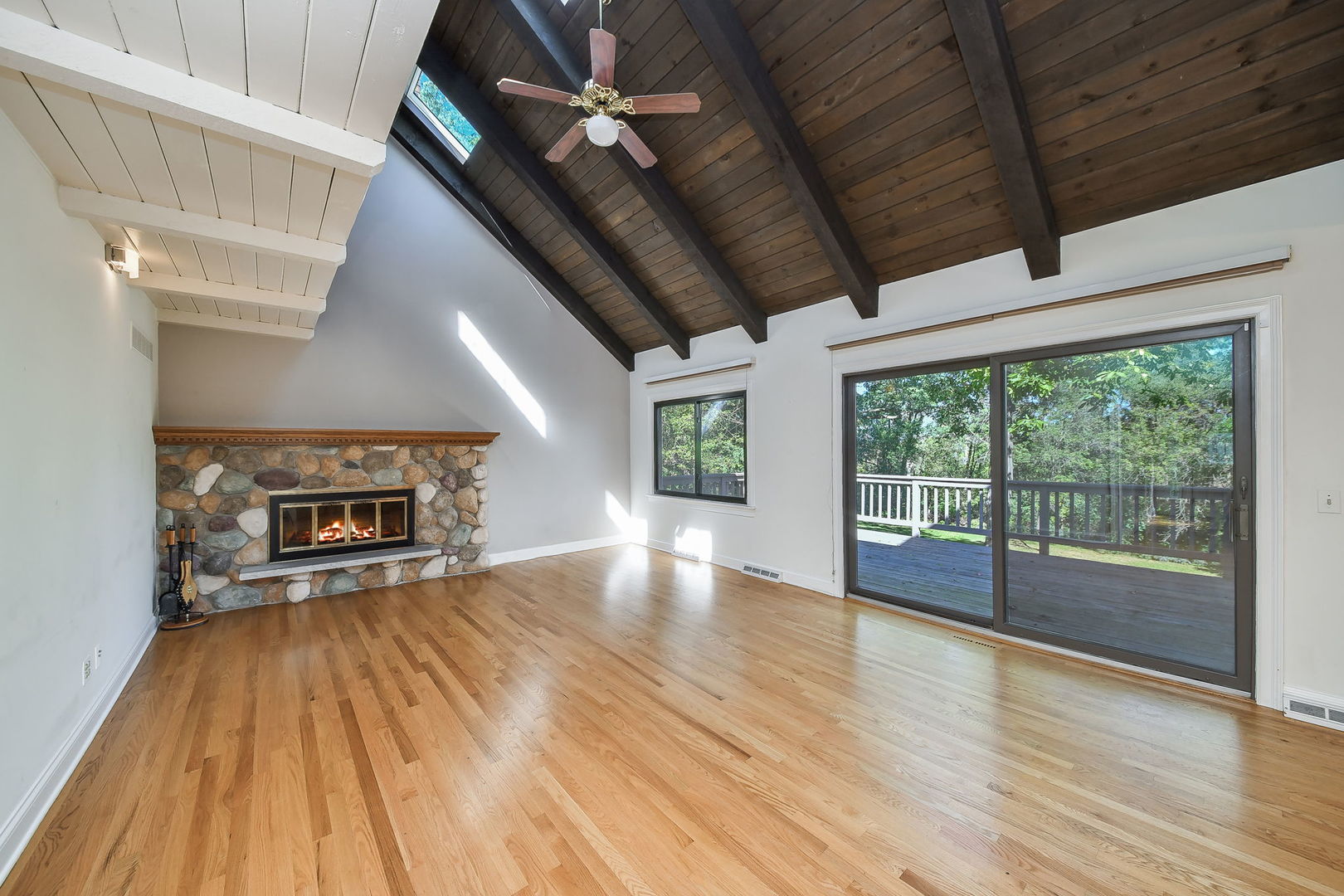 28W710 Indian Knoll Road West Chicago, IL 60185 - Photo 5 of 38 Gallery Image 5