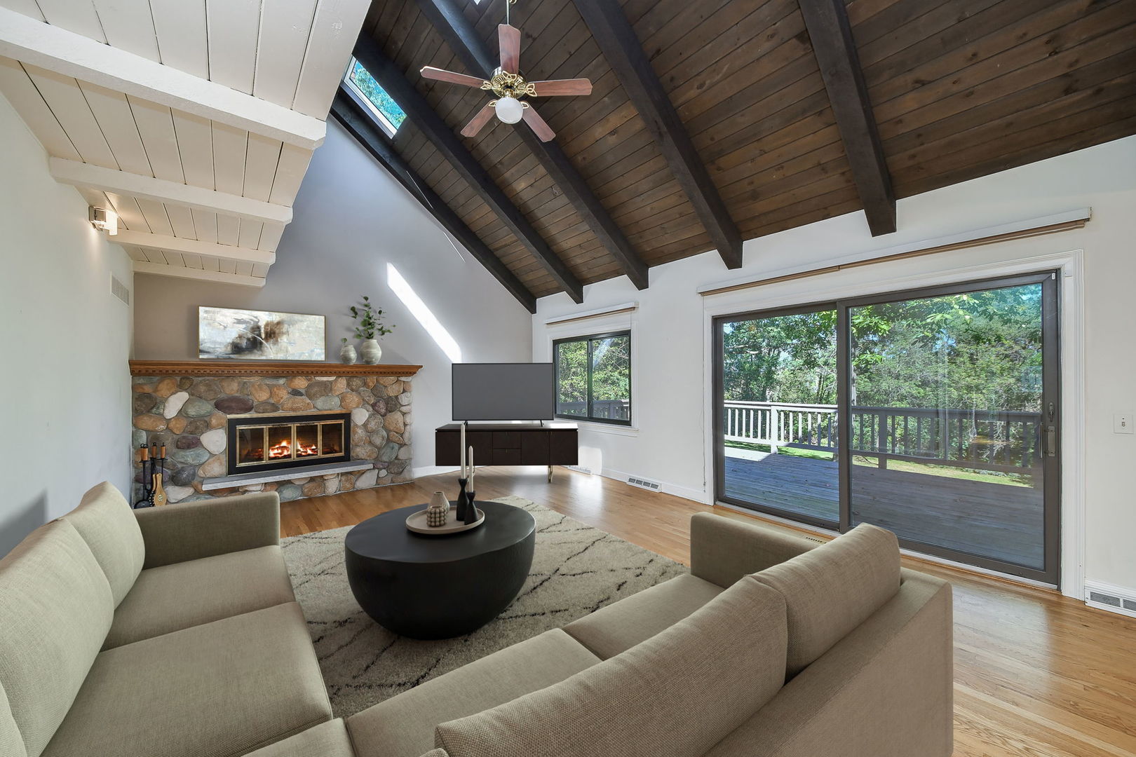28W710 Indian Knoll Road West Chicago, IL 60185 - Photo 6 of 38 Gallery Image 6