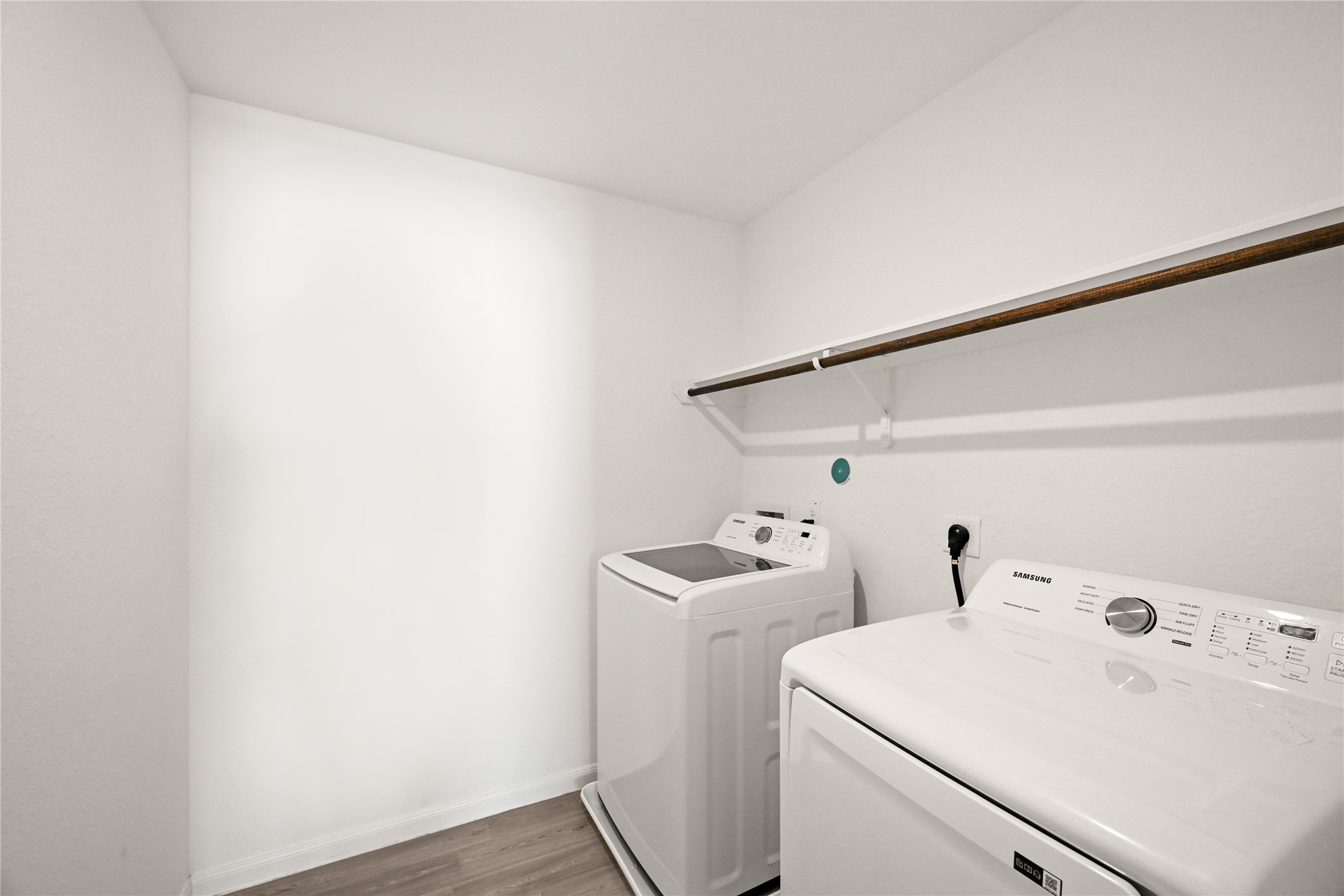 23442 Wrexham Street Spring, TX 77373 - Photo 20 of 33 a utility room with dryer and washer