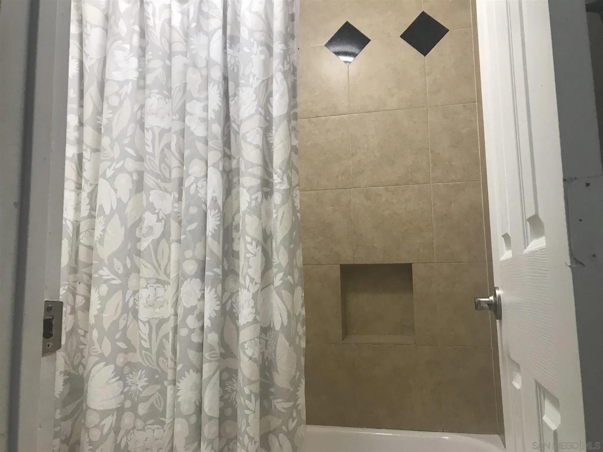 4860 Rolando Court, Unit 20 San Diego, CA 92115 - Photo 13 of 23 a bathroom with a shower