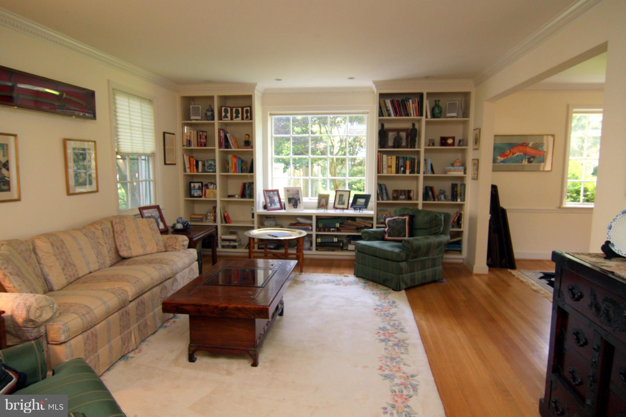 7501 Radnor Road Bethesda, MD 20817 - Photo 3 of 25 Living Room