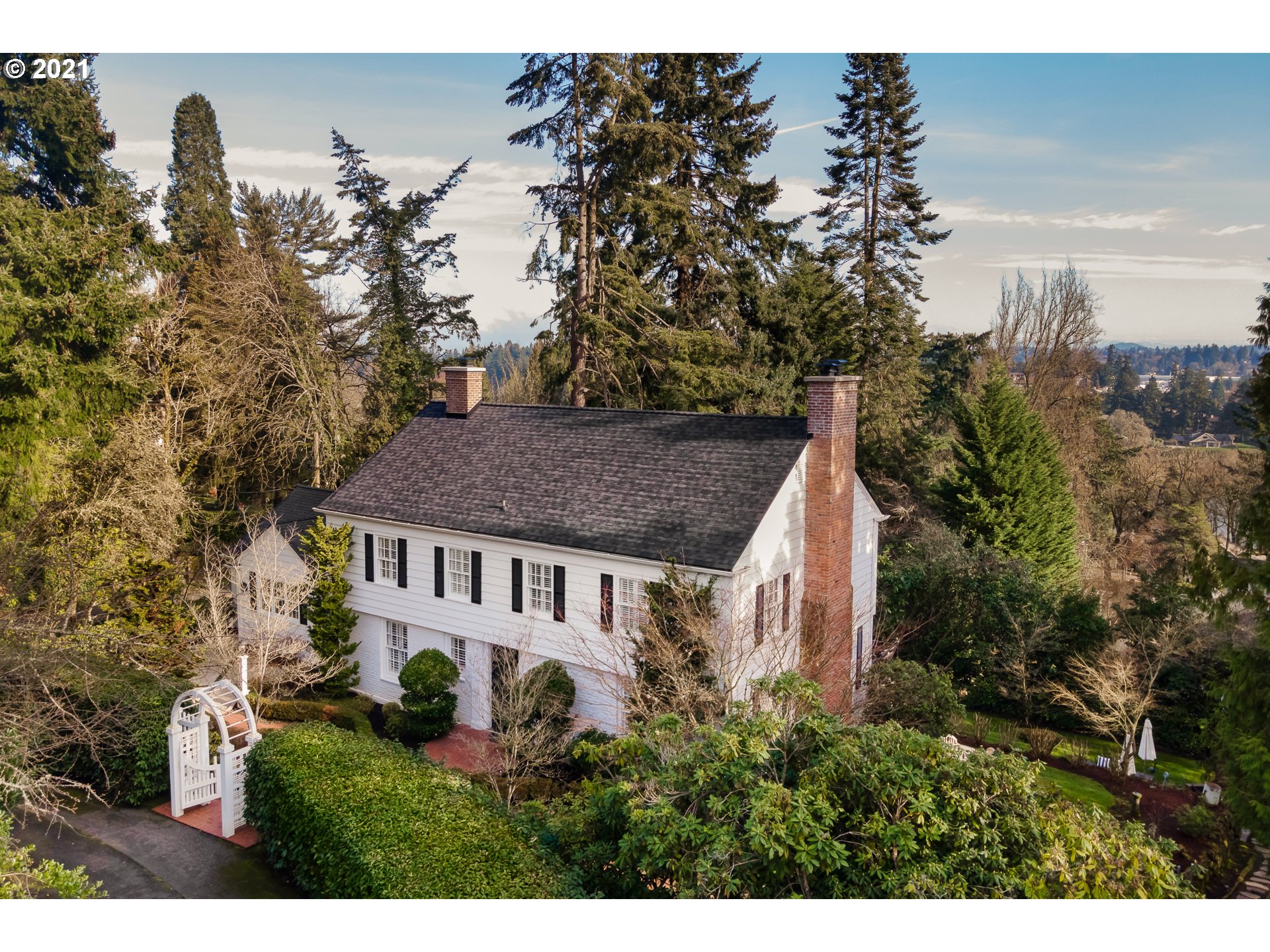 2430 South Military Road Portland, OR 97219 - Photo 1 of 32 Gallery Image 1