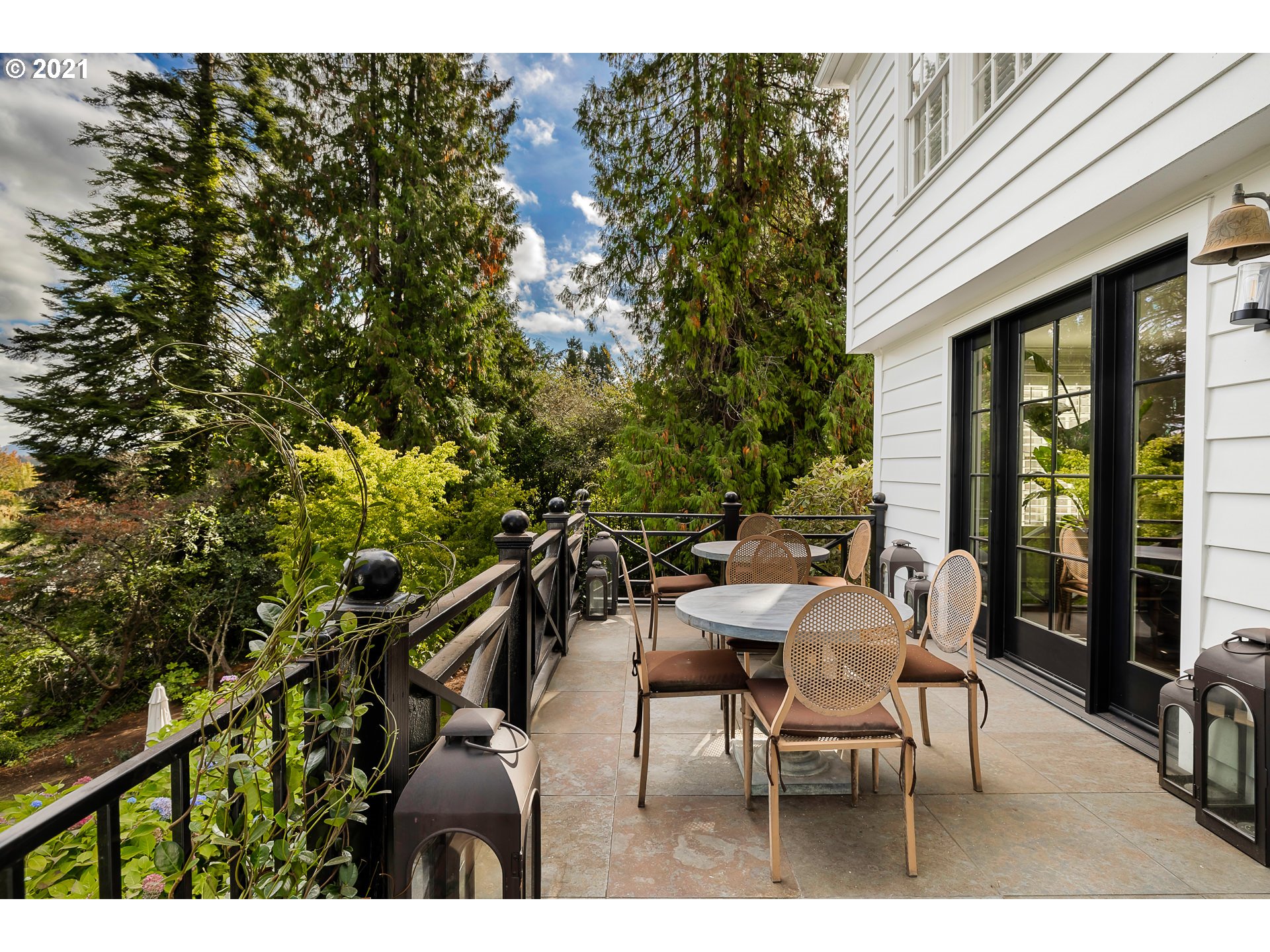 2430 South Military Road Portland, OR 97219 - Photo 13 of 32 Gallery Image 13