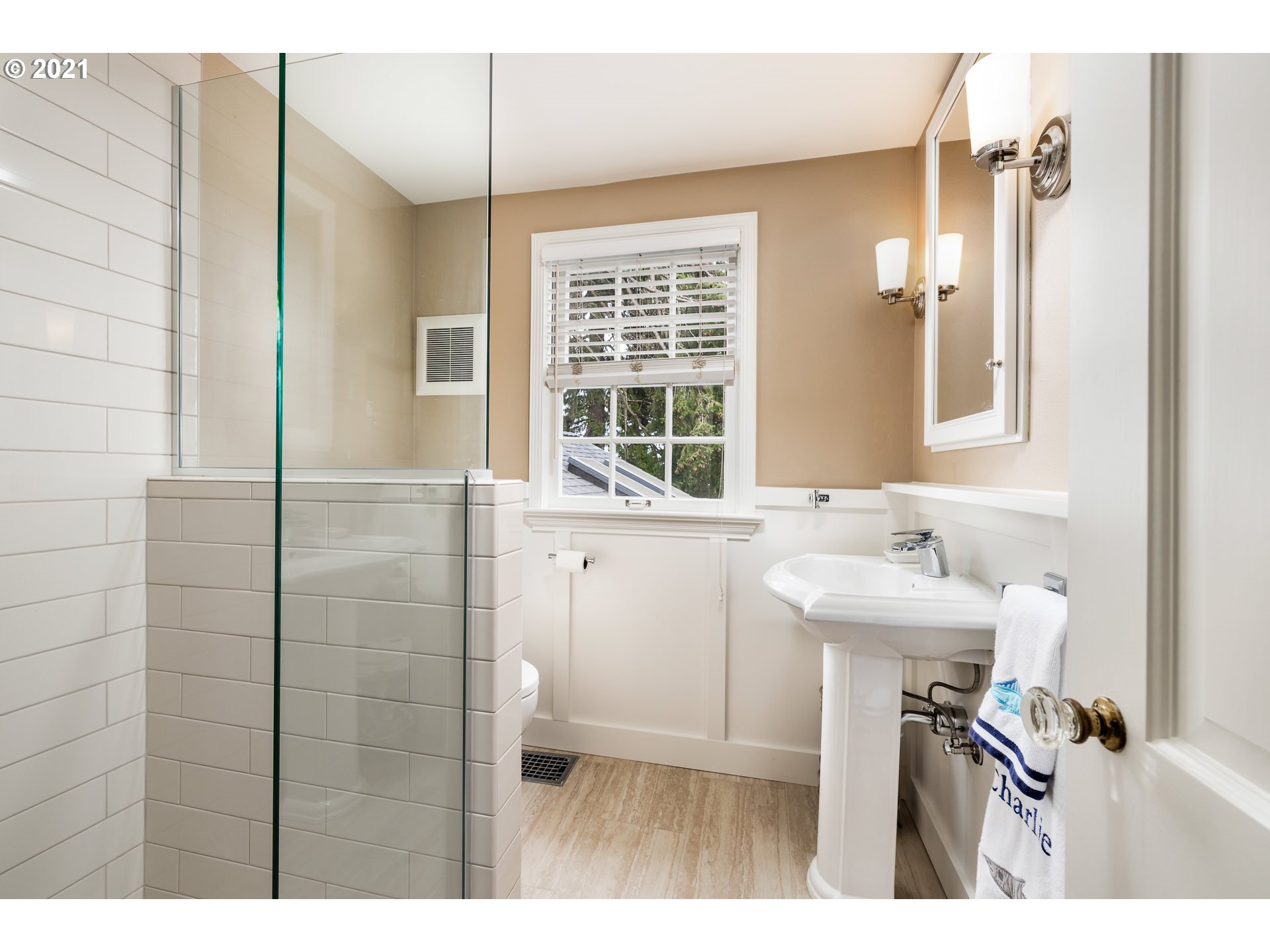 2430 South Military Road Portland, OR 97219 - Photo 21 of 32 Gallery Image 21