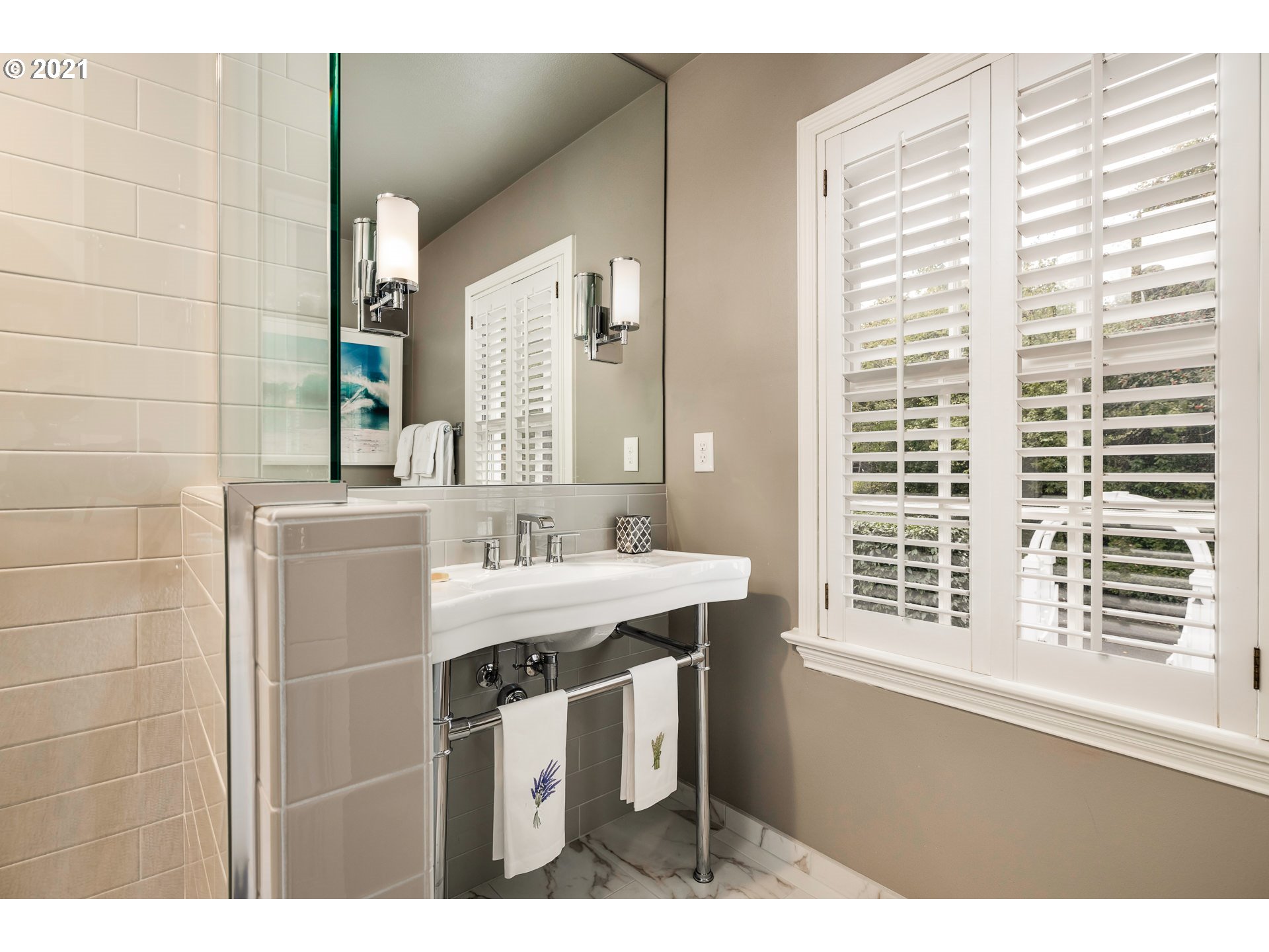 2430 South Military Road Portland, OR 97219 - Photo 23 of 32 Gallery Image 23