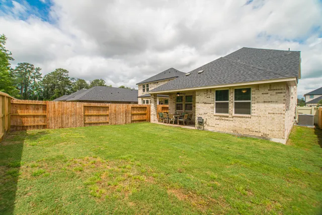 a view of a house with a backyard
