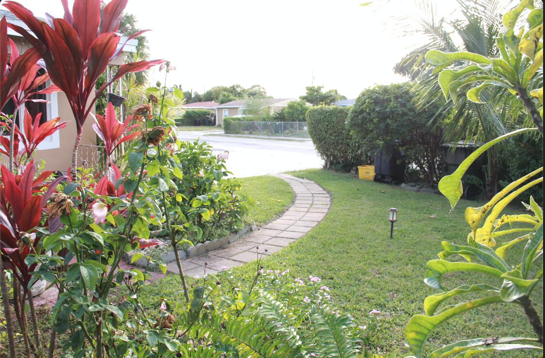 1402 South C Street Lake Worth Beach, FL 33460 - Photo 11 of 27 a view of a backyard