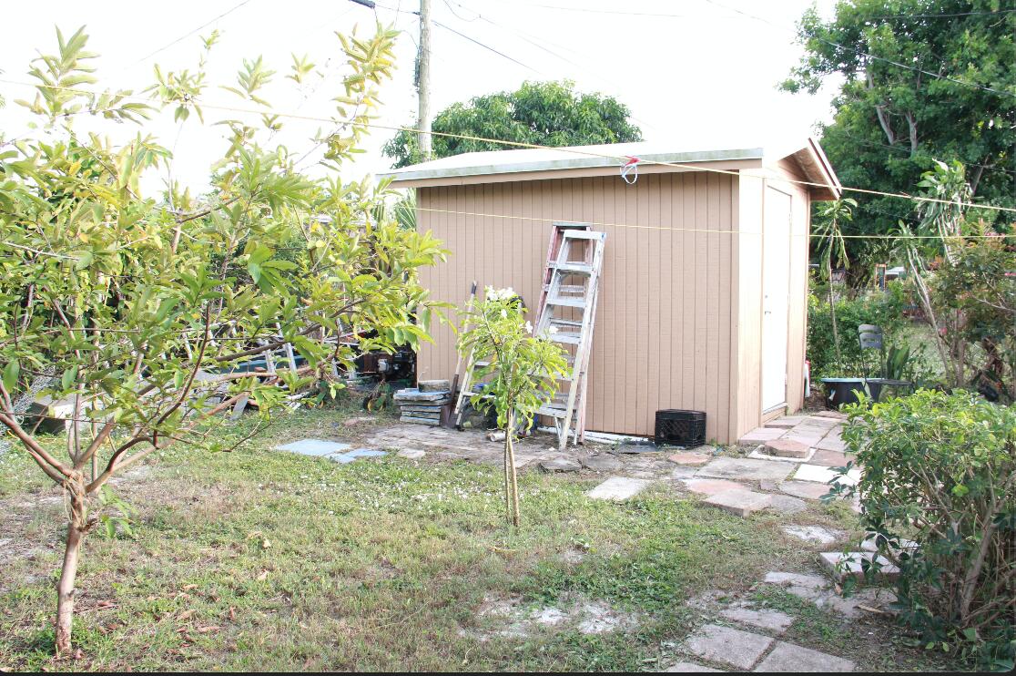 1402 South C Street Lake Worth Beach, FL 33460 - Photo 14 of 27 a backyard of a house with table and chairs