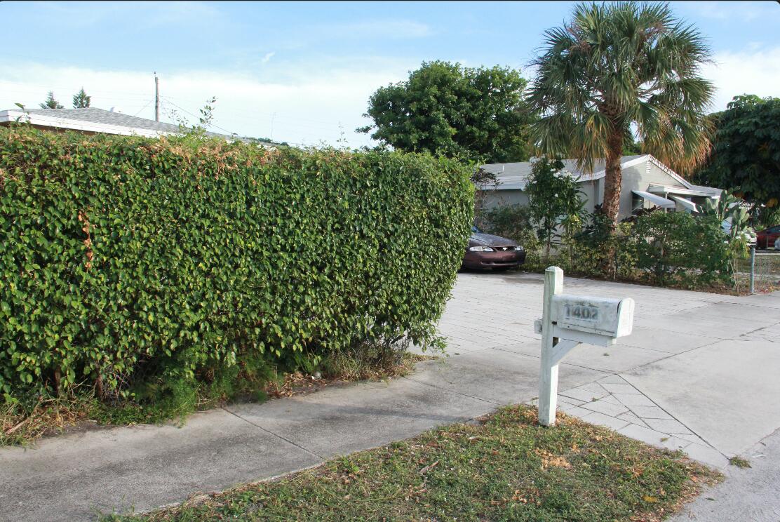 1402 South C Street Lake Worth Beach, FL 33460 - Photo 8 of 27 a picture of a street view