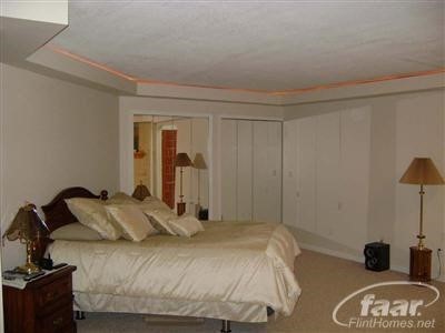 13183 Log Cabin Point Fenton, MI 48430 - Photo 10 of 20 20284216-9.JPG