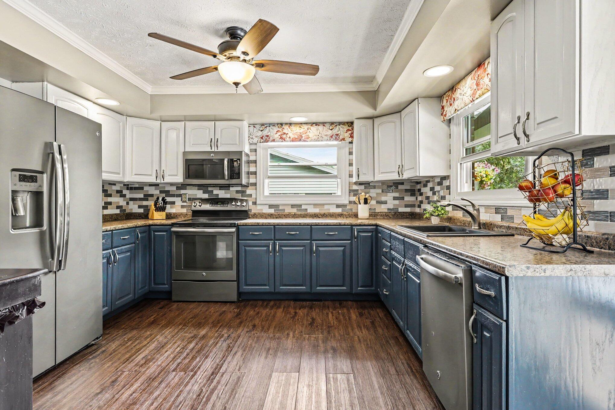 1556 Jasmine Road St. Joseph, MI 49085 - Photo 11 of 31 010_file_2100