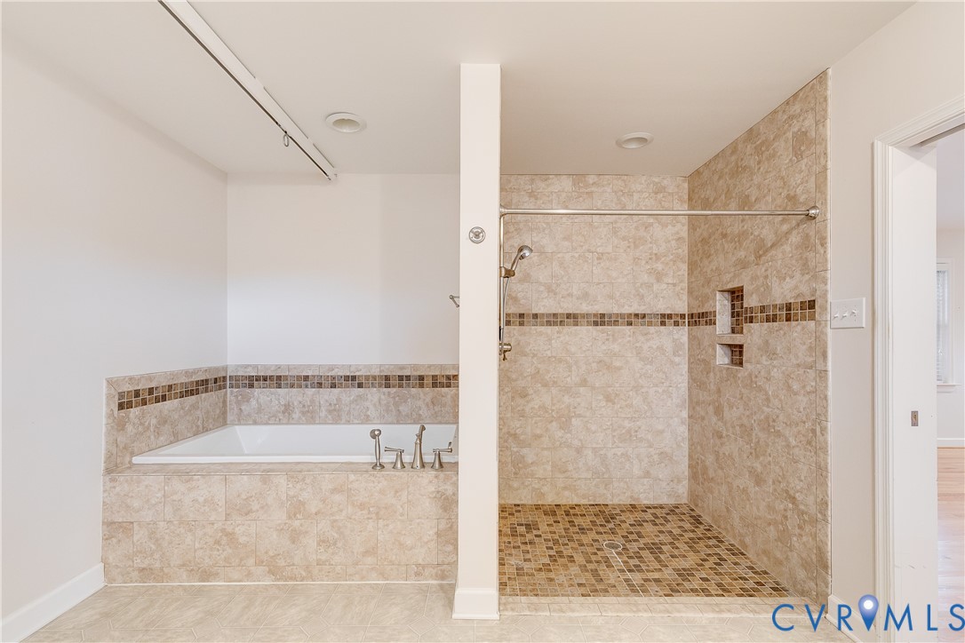 12365 Ashcake Road Ashland, VA 23005 - Photo 50 of 80 Full Bathroom #3, located in the rear addition, fe