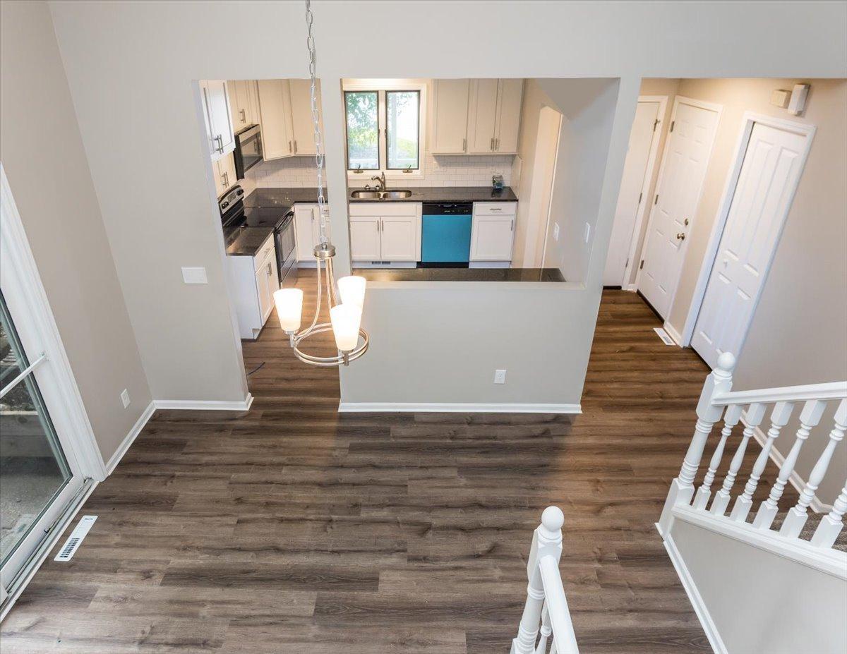 819 Dorland Road South Maplewood, MN 55119 - Photo 11 of 32