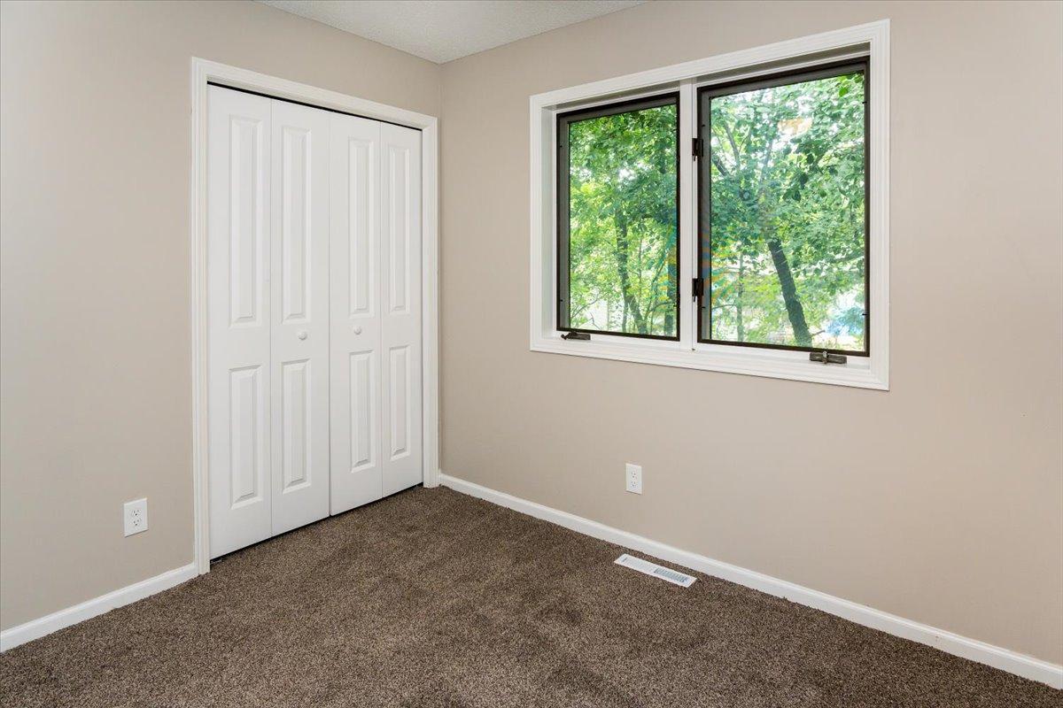 819 Dorland Road South Maplewood, MN 55119 - Photo 13 of 32