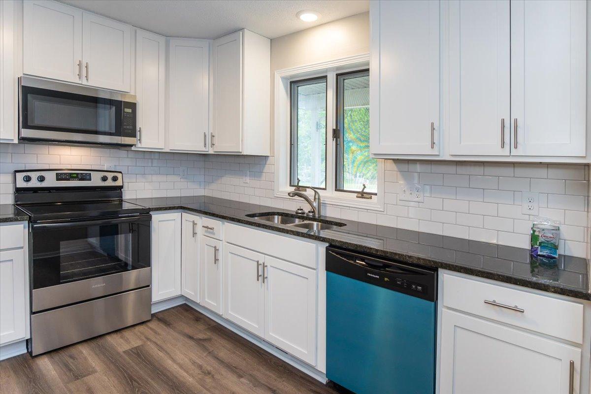 819 Dorland Road South Maplewood, MN 55119 - Photo 2 of 32