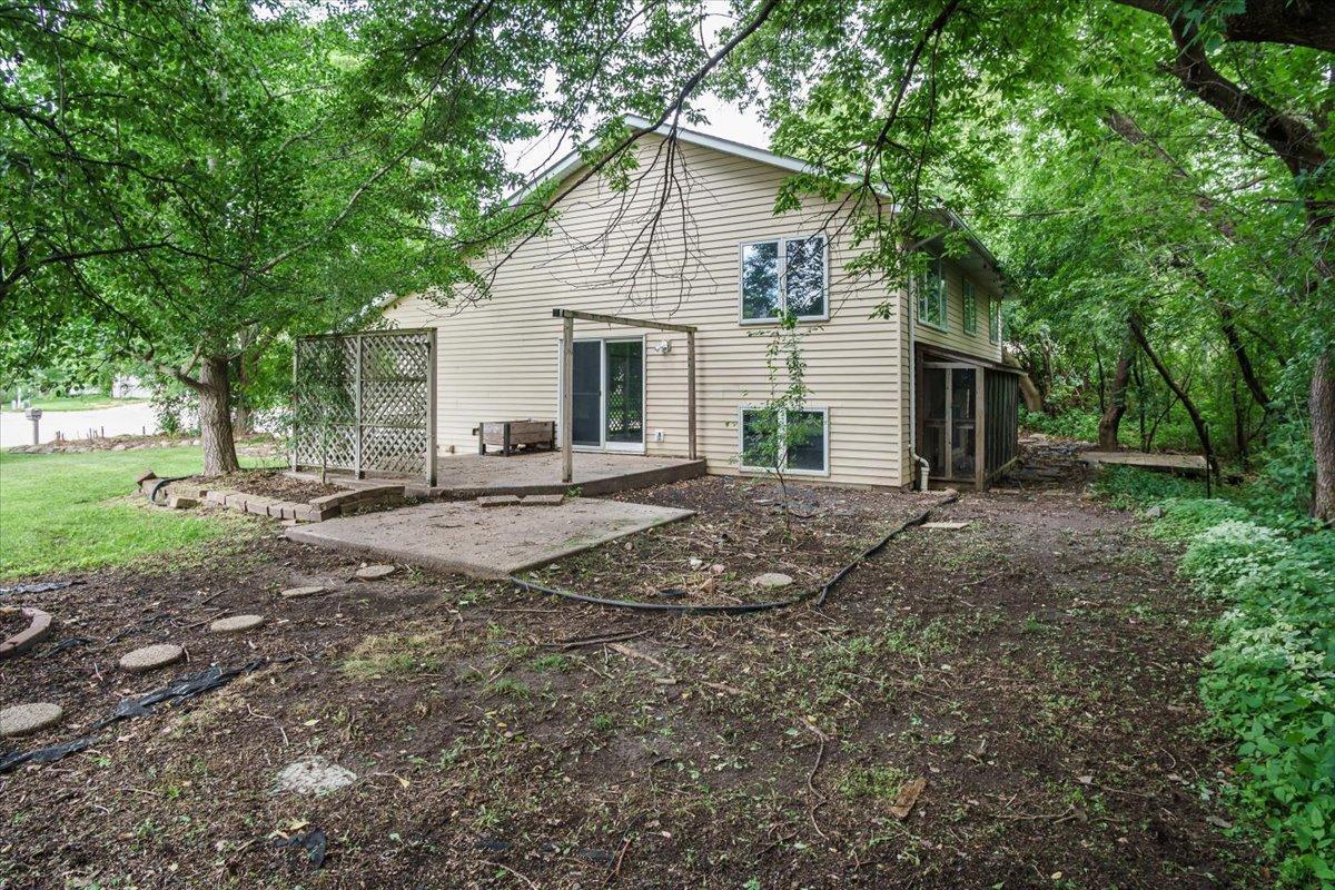 819 Dorland Road South Maplewood, MN 55119 - Photo 28 of 32