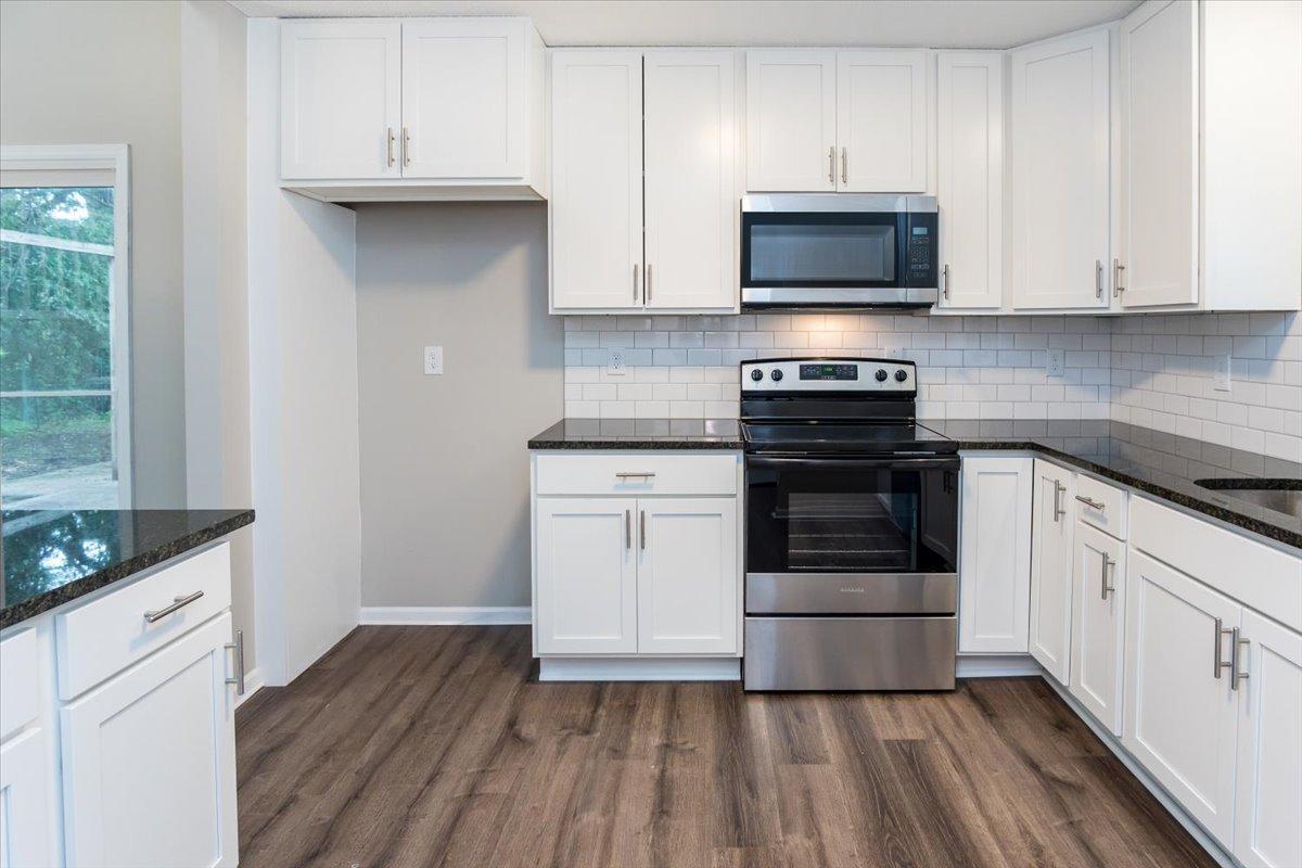 819 Dorland Road South Maplewood, MN 55119 - Photo 3 of 32