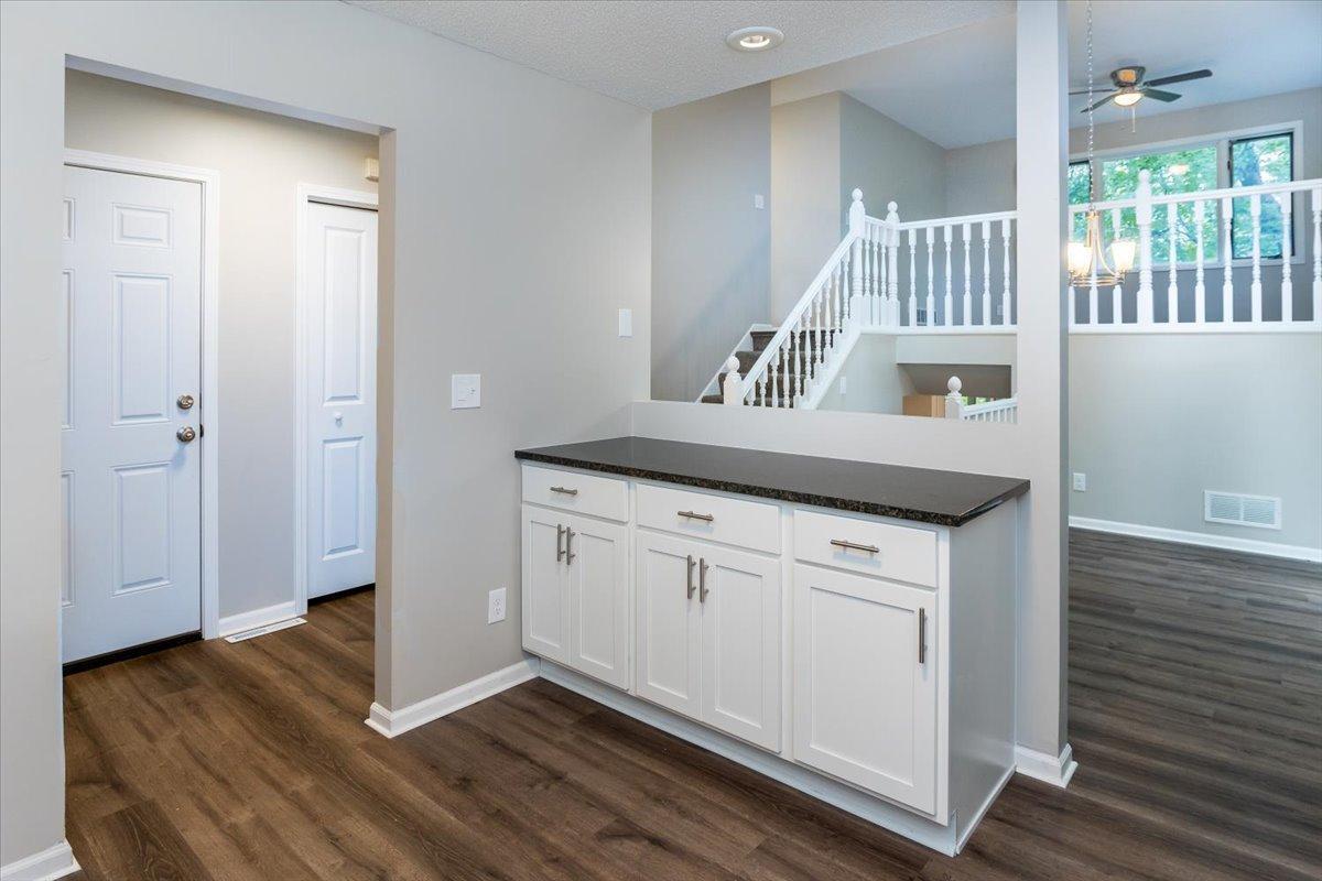 819 Dorland Road South Maplewood, MN 55119 - Photo 5 of 32