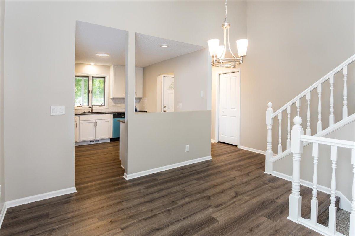 819 Dorland Road South Maplewood, MN 55119 - Photo 8 of 32