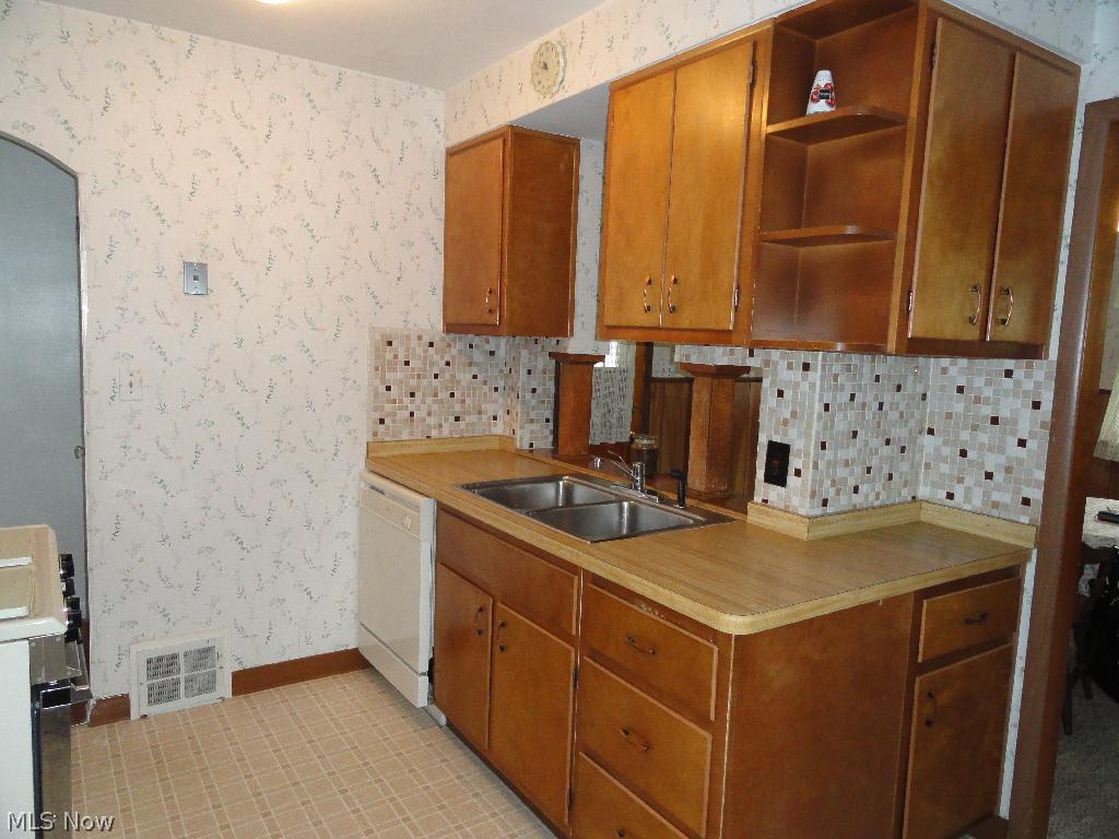 15401 Corkhill Road Maple Heights, OH 44137 - Photo 15 of 22 Gallery Image 15
