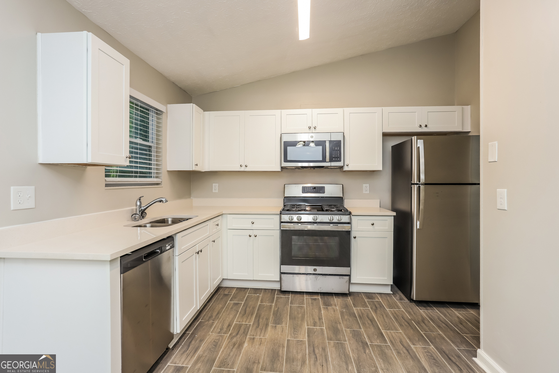 819 Martin Road Stone Mountain, GA 30088 - Photo 4 of 18