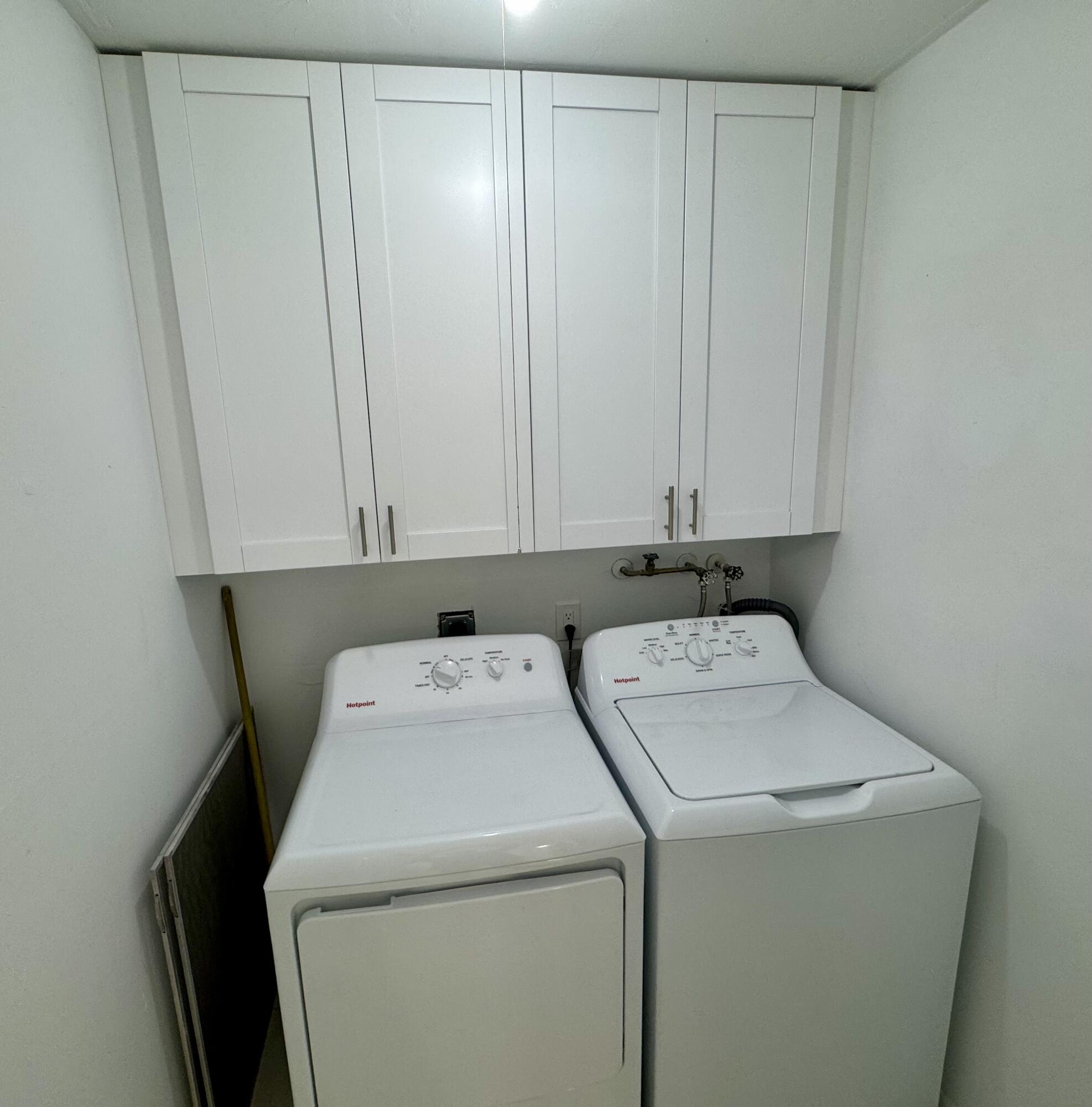541 Normandy L Delray Beach, FL 33484 - Photo 21 of 55 a utility room with dryer and washer