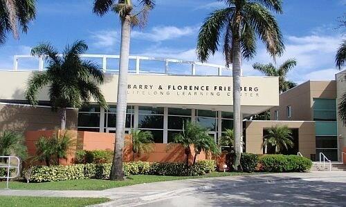 541 Normandy L Delray Beach, FL 33484 - Photo 50 of 55 a view of a palm tree with sign board