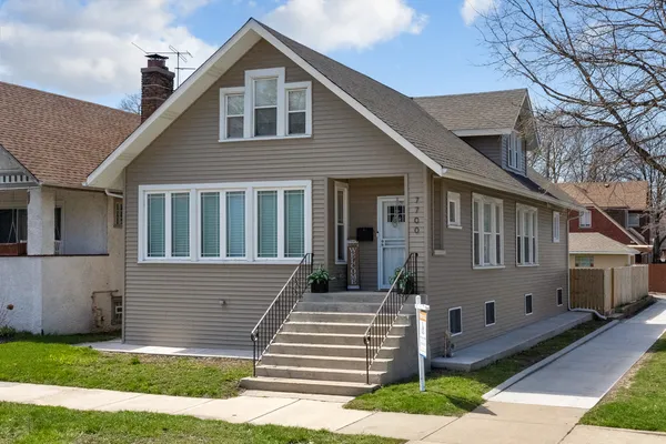 $399,900 | 7700 South Paxton Avenue, Chicago, IL 60649