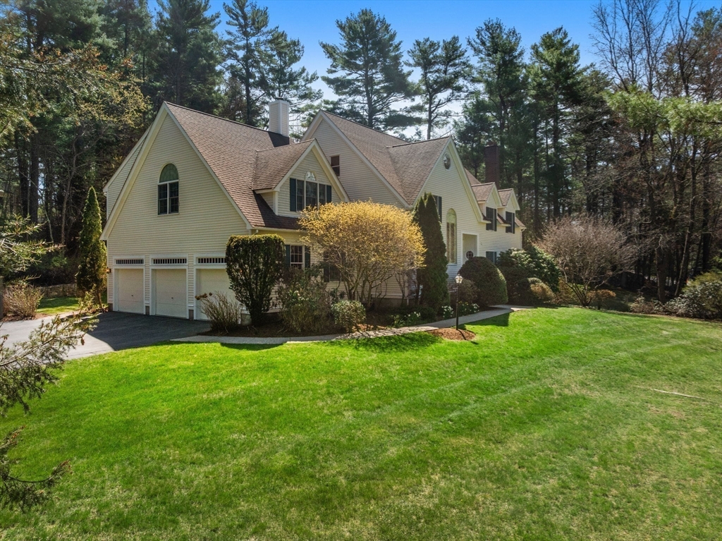 32 Draper Road Dover, MA 02030 - Photo 4 of 36 Gallery Image 4