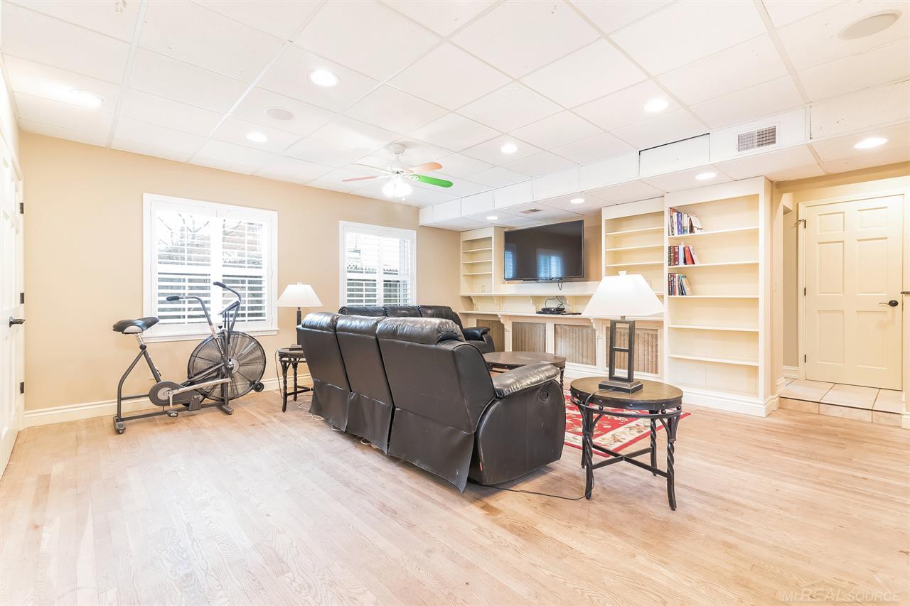 621 South Oxford Road Grosse Pointe Woods, MI 48236 - Photo 22 of 57