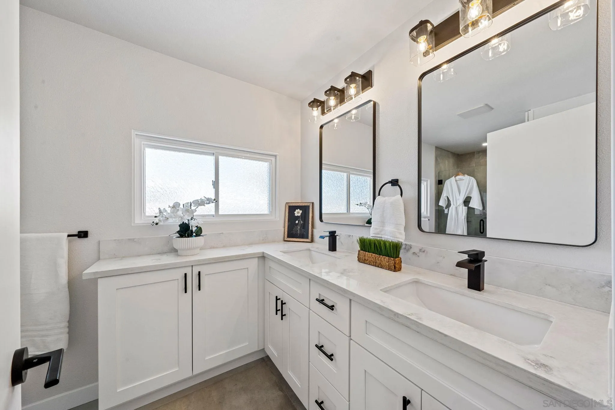 8301 Mission Gorge Road, Unit 170 Santee, CA 92071 - Photo 10 of 22 Gallery Image 10