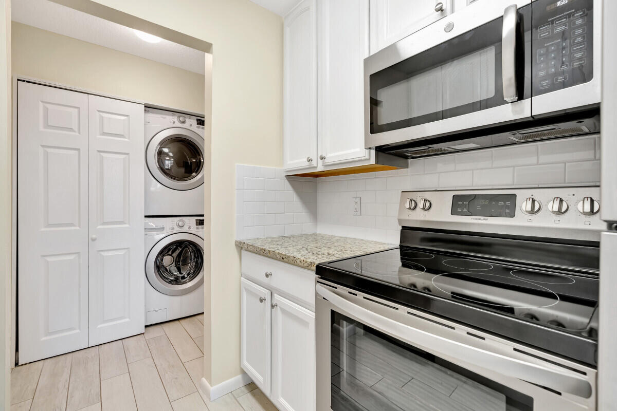 150 Pineview Road, Unit B2 Jupiter, FL 33469 - Photo 10 of 13 a view of a kitchen with washer and dryer