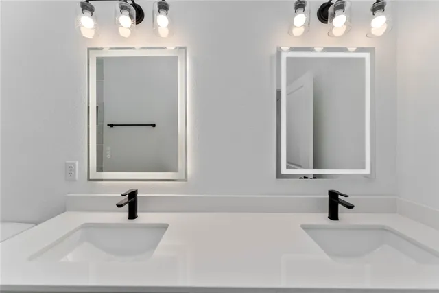 $440,000 | 4713 Mallow Street, Unit E/F, Houston, TX 77033