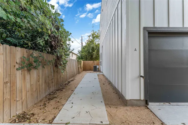 $440,000 | 4713 Mallow Street, Unit E/F, Houston, TX 77033