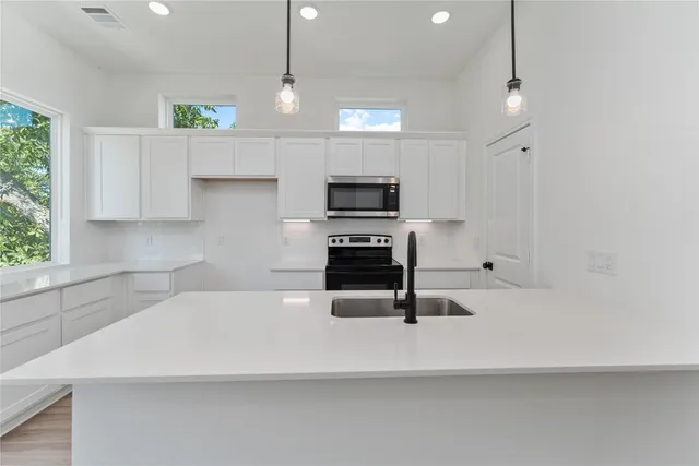 $440,000 | 4713 Mallow Street, Unit E/F, Houston, TX 77033