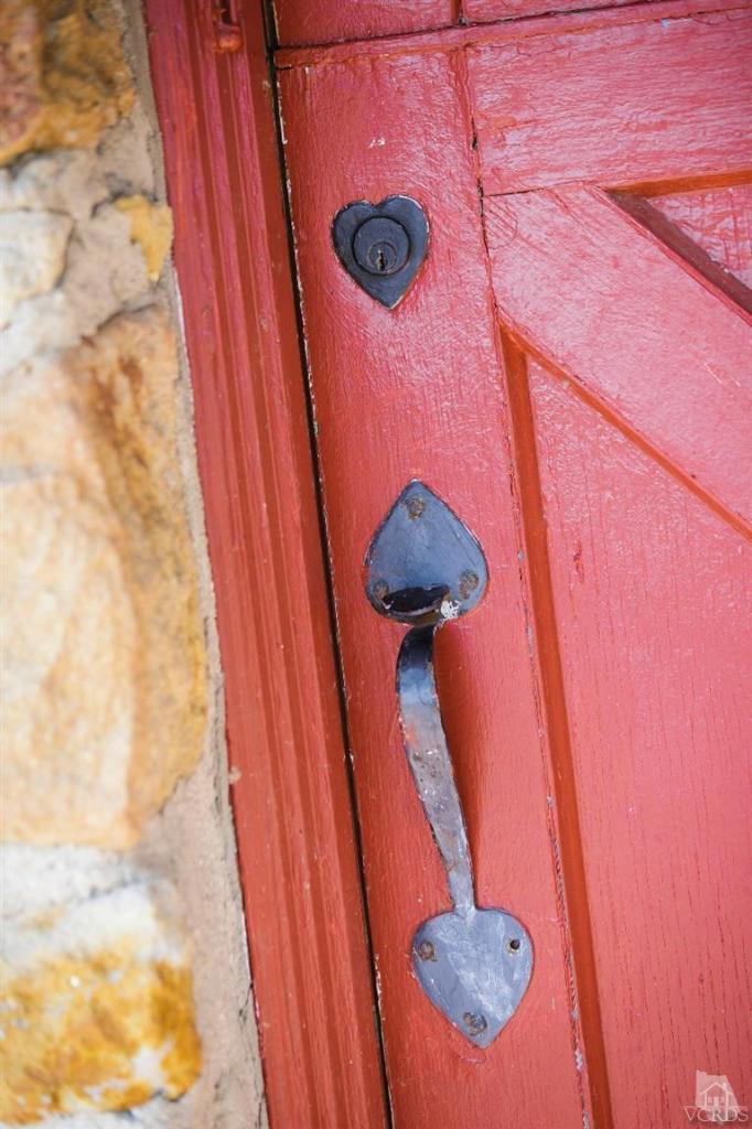 1815 La Granada Drive Thousand Oaks, CA 91362 - Photo 11 of 38 a bathroom with a shower