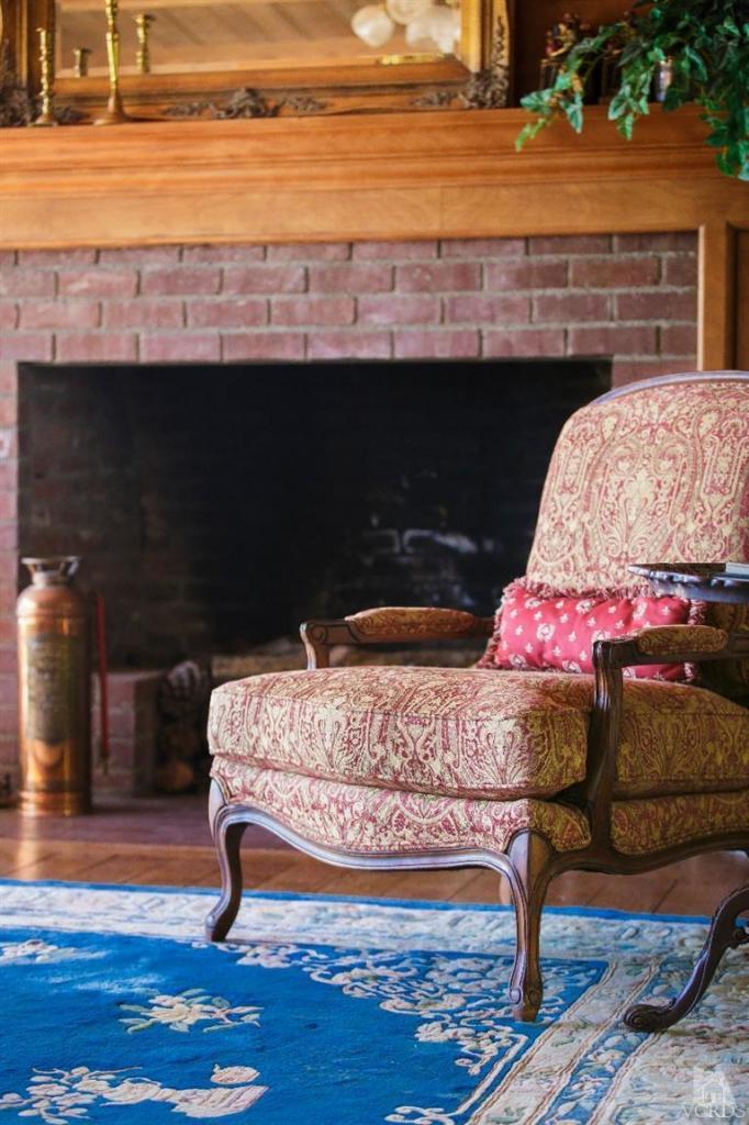 1815 La Granada Drive Thousand Oaks, CA 91362 - Photo 4 of 38 a living room with furniture and a wooden floor