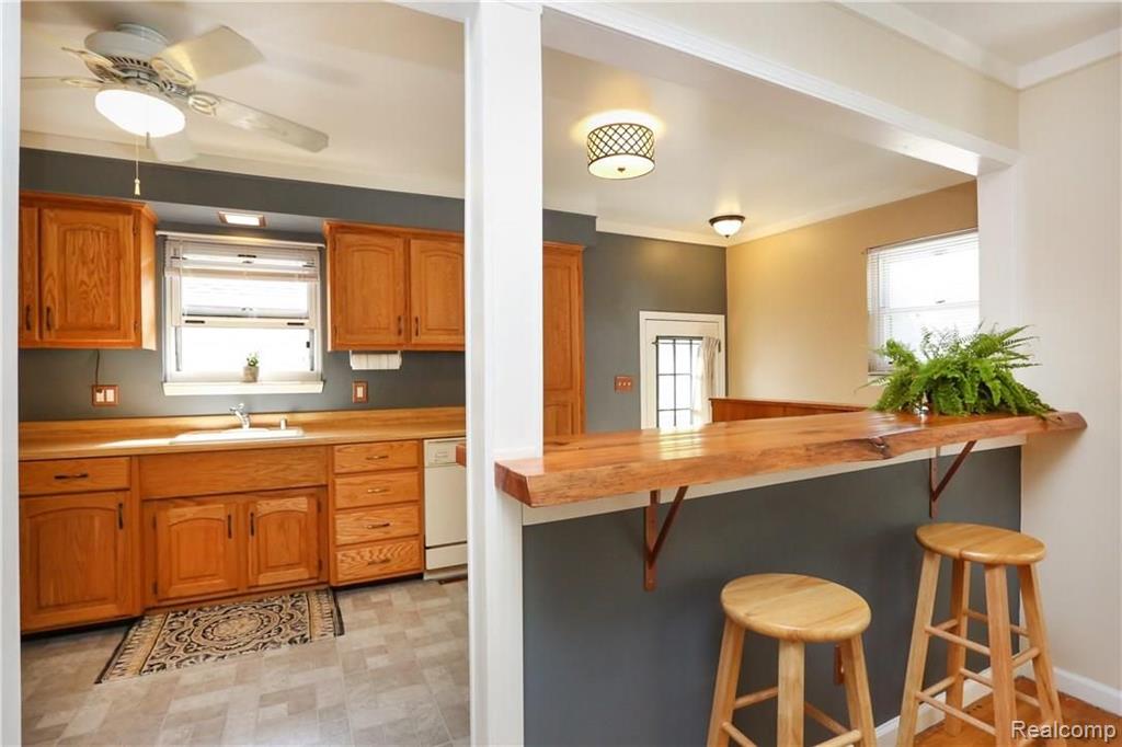 2966 Cumberland Road Berkley, MI 48072 - Photo 9 of 32