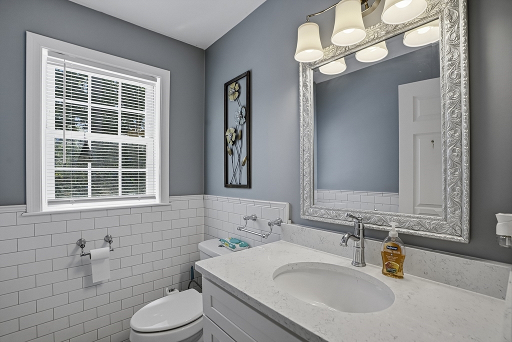 88 Northbridge Street Mendon, MA 01756 - Photo 20 of 41