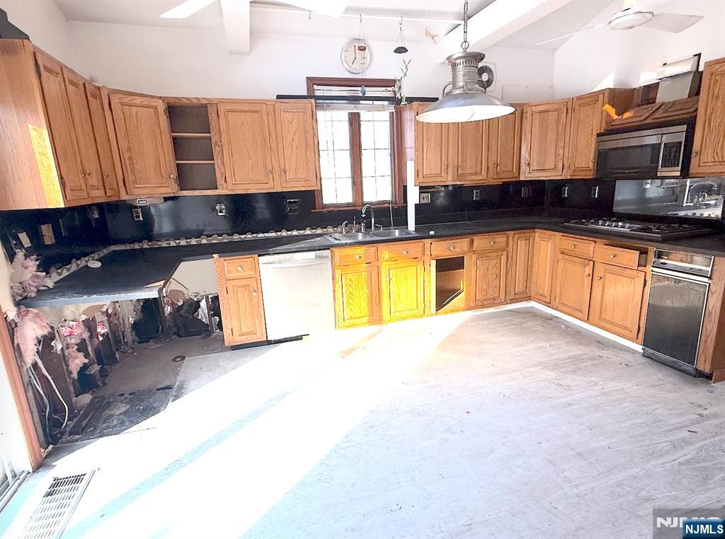 494 Orchard Street Englewood, NJ 07631 - Photo 8 of 20