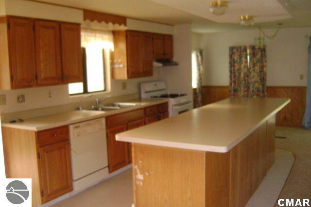 1134 Chappel Dam Road Gladwin, MI 48624 - Photo 5 of 7 1768878-4.JPG