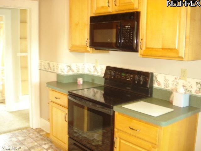 6907-6909 Ackley Road Parma, OH 44129 - Photo 17 of 25 Kitchen - Up