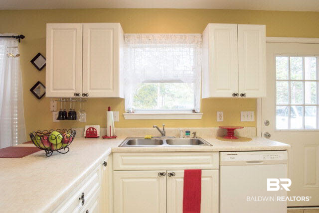 2300 East 4th Street Gulf Shores, AL 36542 - Photo 18 of 26 Kitchen