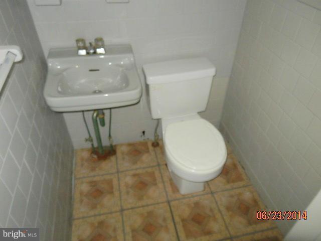 6811 Queens Ferry Road Baltimore, MD 21239 - Photo 4 of 20 Bath