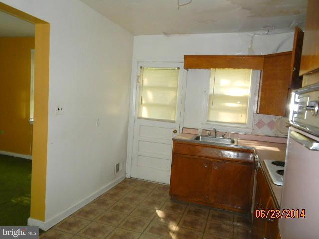 6811 Queens Ferry Road Baltimore, MD 21239 - Photo 8 of 20 Kitchen