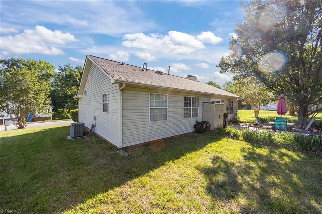 3922 Landover Drive High Point, NC 27265 - Photo 27 of 34