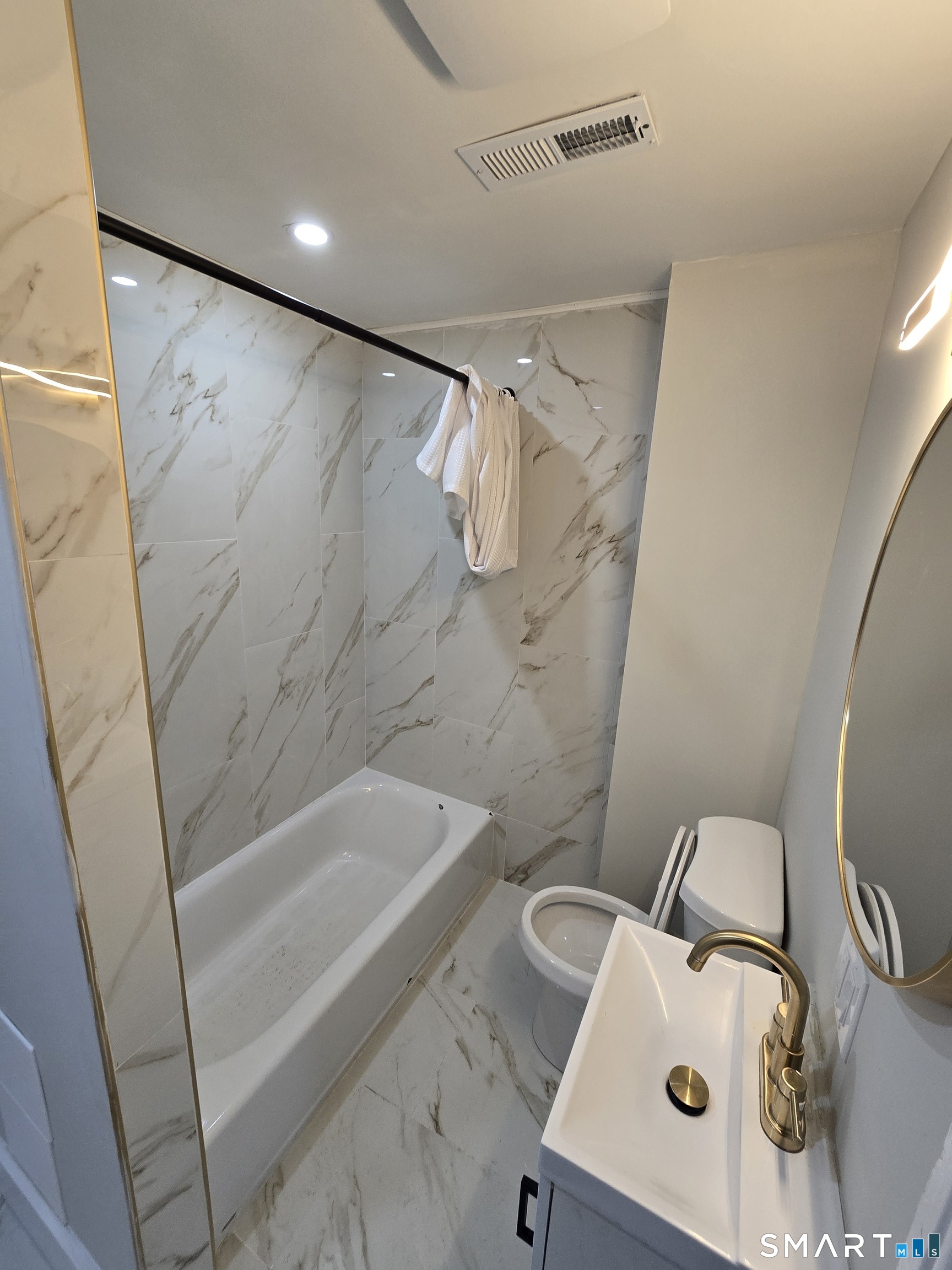 80 Dickerman Street New Haven, CT 06511 - Photo 25 of 31 a bathroom with a sink and a tub