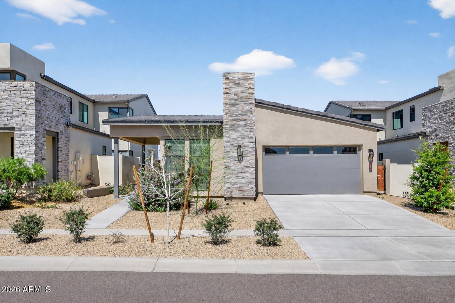 810 East Hopi Trail Phoenix, AZ 85042 - Photo 2 of 48 a front view of a house with garden